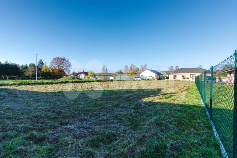 Prodej Stavebního pozemku 1.216 m2; s kompletními inženýrskými sítěmi v Dolní Lukavici