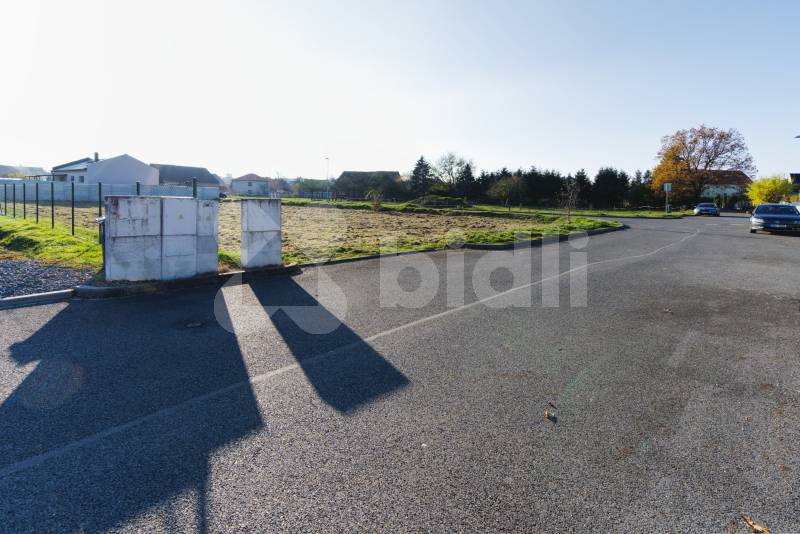 Prodej Stavebního pozemku 1.216 m2; s kompletními inženýrskými sítěmi v Dolní Lukavici