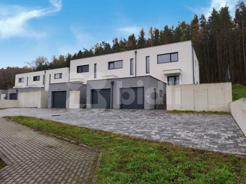 Prodej řadového domu 4+kk,152 m2, pozemek 300 m2,  Hluboká nad Vltavou