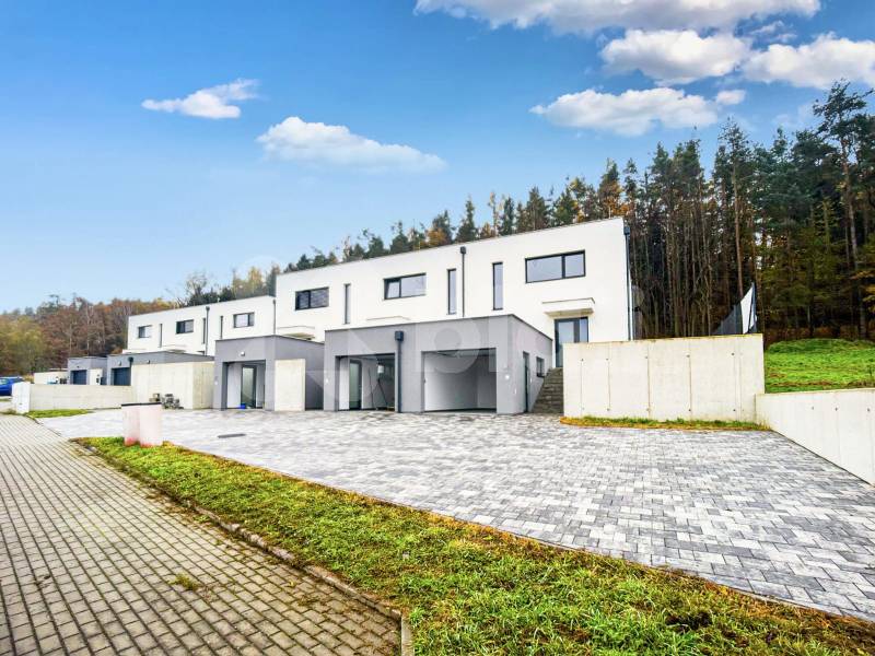 Prodej řadového domu 4+kk,152 m2, pozemek 580 m2,  Hluboká nad Vltavou