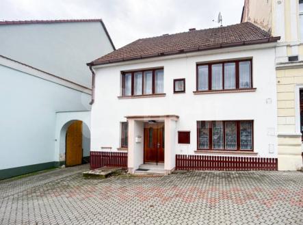 Prodej rodinného domu 4+kk, 169 m2, Hoštka, ul. nám. Svobody | Prodej - dům/vila, 169 m²