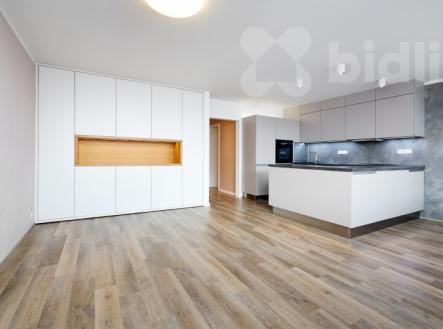 Nabízím prostorný, vzdušný byt 3kk/L, 76 m2 / 7 m2 v klidné lokalitě Chodova | Pronájem bytu, 3+kk, 83 m²