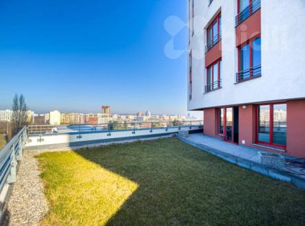 Prodej bytu 2+kk, 69 m2, terasa 102 m2, klimat., sklep, park. stání, Tlumačovská, P 5, M Lužiny | Prodej bytu, 2+kk, 73 m²