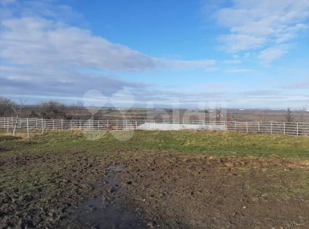 Stavební pozemek (691m2) s dechberoucím výhledem, Pchery, okr. Slaný | Prodej - pozemek pro bydlení, 691 m²