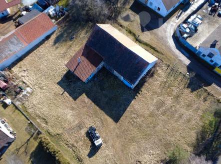 Prodej stavby a stavebního pozemku 3.097 m2 v Dalekých Dušníkách u Dobříše | Prodej - zemědělský objekt, 3 097 m²