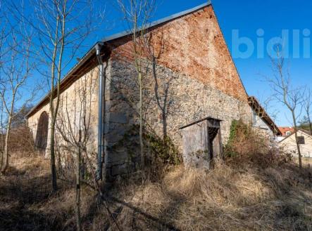 Prodej stavby a stavebního pozemku 3.097 m2 v Dalekých Dušníkách u Dobříše | Prodej - zemědělský objekt, 3 097 m²