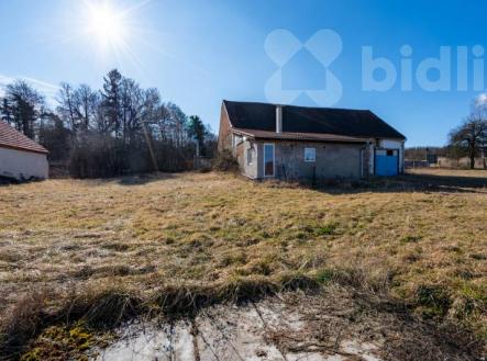 Prodej stavby a stavebního pozemku 3.097 m2 v Dalekých Dušníkách u Dobříše | Prodej - zemědělský objekt, 3 097 m²