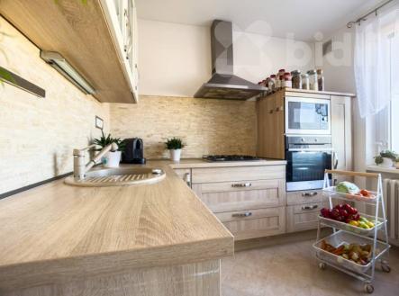 Prodej  3+kk + Lodžie_78m2 + zahrada_ Letňany, Praha 9 _ po rekonstrukci | Prodej bytu, 3+kk, 78 m²