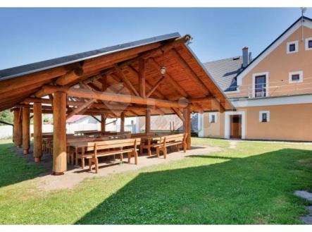 Prodej rodinného domu s venkovním posezením, obchodem, sálem, vinárnou, bytem 4+1, Javorník | Prodej - komerční objekt, jiný, 344 m²