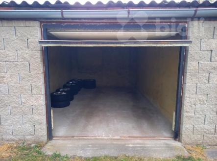 Prodej garáže, 19 m2, OV, Kněževes, ul. Štrosova | Prodej - malý objekt/garáž