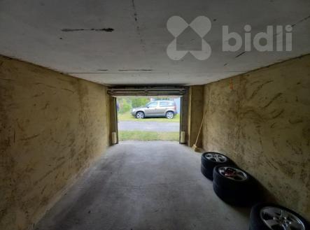 Prodej garáže, 19 m2, OV, Kněževes, ul. Štrosova | Prodej - malý objekt/garáž