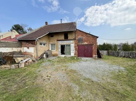 Nemovitost s velkým pozemkem 2696 m2, Chrášťany, Hulín | Prodej - dům/vila, 100 m²