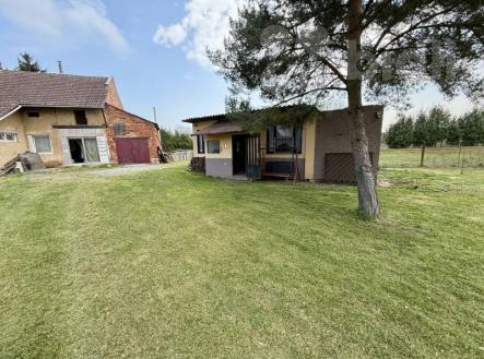Nemovitost s velkým pozemkem 2696 m2, Chrášťany, Hulín | Prodej - dům/vila, 100 m²