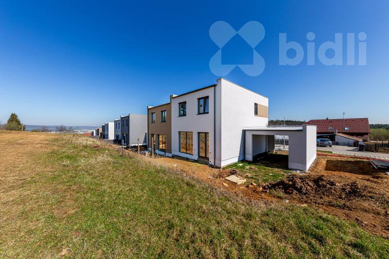 Moderní novostavba 5+kk s pozemkem 503 m2 - ideální pro rodinu, Hořovice