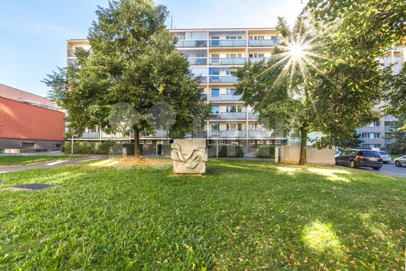 Prodej bytu 3+1, 74 m2 s lodžií a sklepem, Lhotská, Praha 9 Horní Počernice