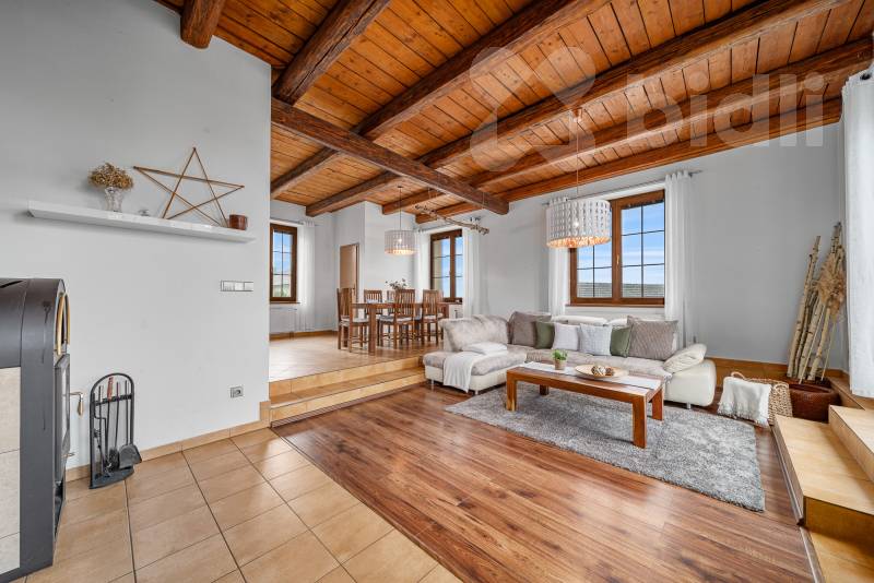 Rodinný dům 6+kk (280 m&#178;) s garáží a zahradou- Libčany u Hradce Králové
