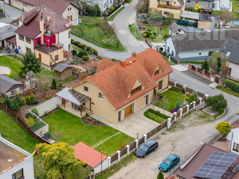 Rodinný dům 6+kk (280 m&#178;) s garáží a zahradou- Libčany u Hradce Králové