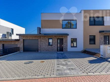 Na prodej: Řadový rodinný dům 5+kk s pozemkem 408 m2 - Hořovice, okres Beroun | Prodej - dům/vila, 126 m²
