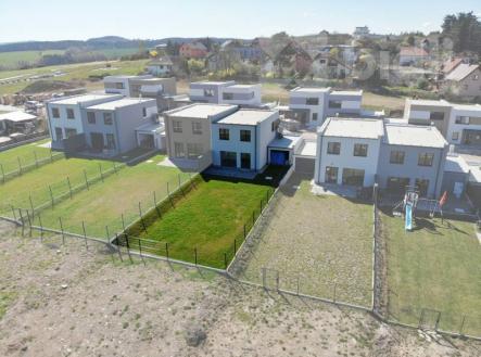 Na prodej: Řadový rodinný dům 5+kk s pozemkem 408 m2 - Hořovice, okres Beroun | Prodej - dům/vila, 126 m²
