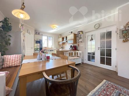 JÍDELNÍ ČÁST S KUCHYNÍ | Pronájem - dům/vila, 208 m²