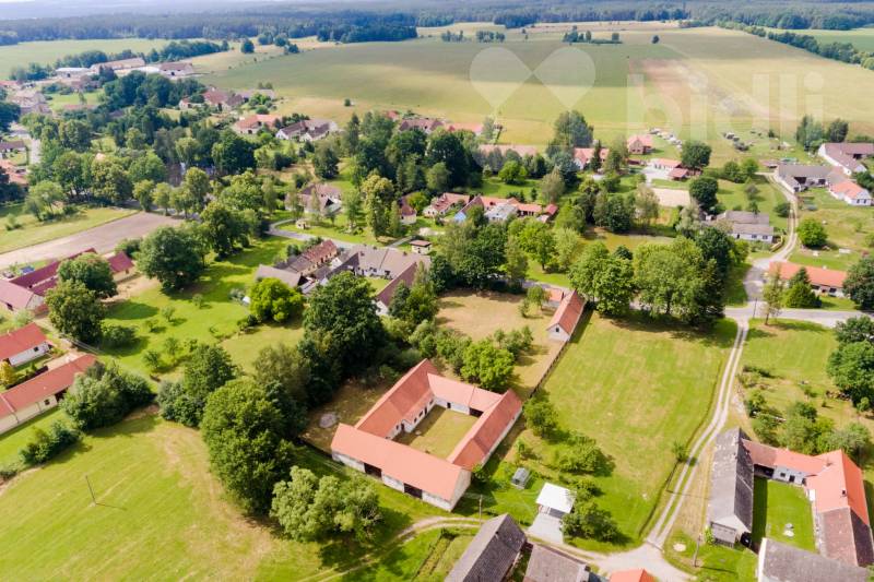 Uzavřené venkovské stavení u Třeboně