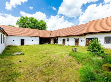 Uzavřené venkovské stavení u Třeboně | Prodej - dům/vila, 513 m²