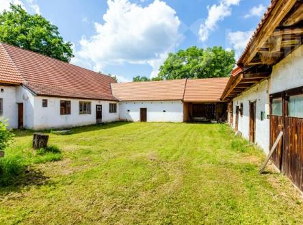 Uzavřené venkovské stavení s výměnkem u Třeboně | Prodej - dům/vila, 513 m²