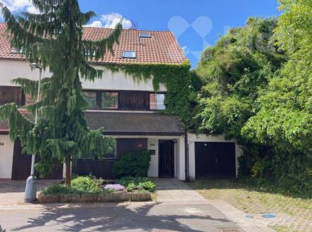 Prodej řadového RD 5+1 se zahradou, pozemek 253m2,Hostivice, Haklova | Prodej - dům/vila, 207 m²
