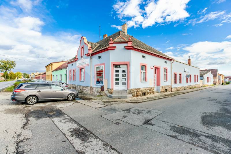 Pronájem komerčního areálu ve Vodňanech - možnost pronájmu jako celek nebo po částech