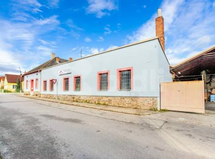 Pronájem komerčního areálu ve Vodňanech - možnost pronájmu jako celek nebo po částech | Pronájem - komerční objekt, průmyslový areál, 875 m²