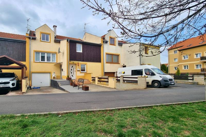 Pronájem bytu 3+kk, 81 m2, Račetice