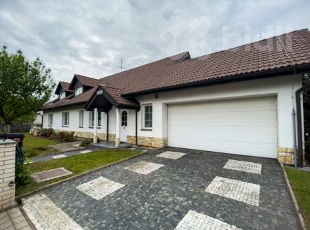 Prodej domu 353 m2, pozemek 1746 m2, K. Hynka Máchy Pečky | Prodej - dům/vila, 353 m²
