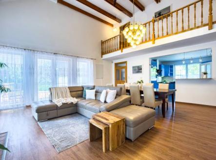 Prodej domu 353 m2, pozemek 1746 m2, K. Hynka Máchy Pečky | Prodej - dům/vila, 353 m²