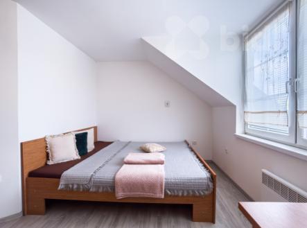 Prodej domu 353 m2, pozemek 1746 m2, K. Hynka Máchy Pečky | Prodej - dům/vila, 353 m²