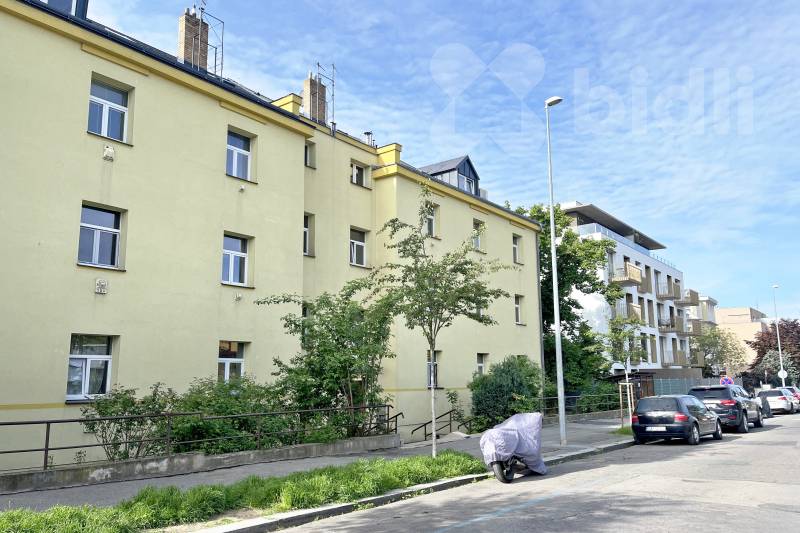 Pronájem mezonetového bytu 3+kk, ulice v Domově, Praha - Žižkov