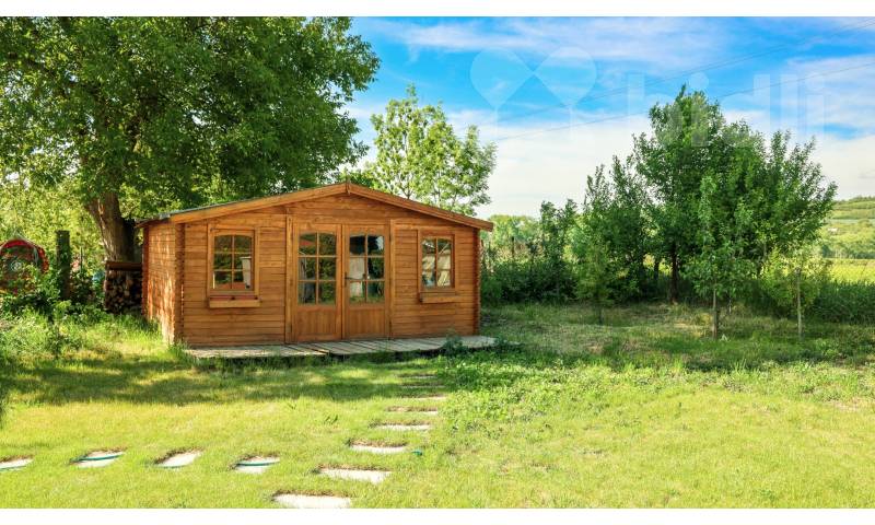 Zahrada s domkem, terasou a pergolou o výměře 300 m2
