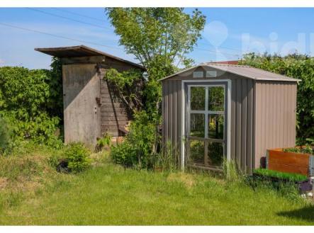 Zahrada s domkem, terasou a pergolou o výměře 300 m2 | Prodej - chata/rekreační objekt, 23 m²