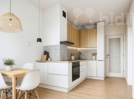 Byt 3+1 75m2 s lodžií a dvěma sklepy s nízkými náklady | Prodej bytu, 3+1, 75 m²