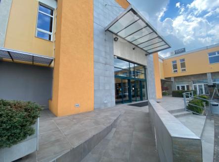 Pronájem komerčního prostoru ve Zlíně - Malenovicích | Pronájem - obchodní prostor, 70 m²