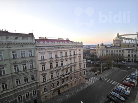 Pronájem prostorného bytu 1+1_51m2_Vinohrady u Muzea_klidná ulice | Pronájem bytu, 1+1, 51 m²