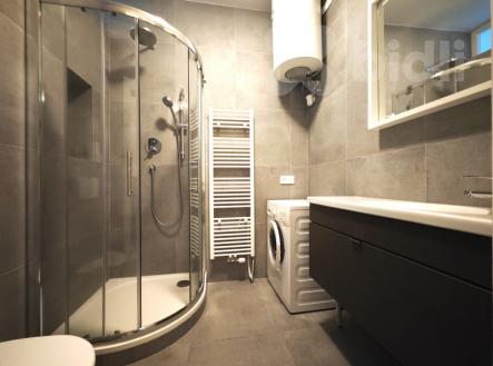 Pronájem prostorného bytu 1+1_51m2_Vinohrady u Muzea_klidná ulice | Pronájem bytu, 1+1, 51 m²