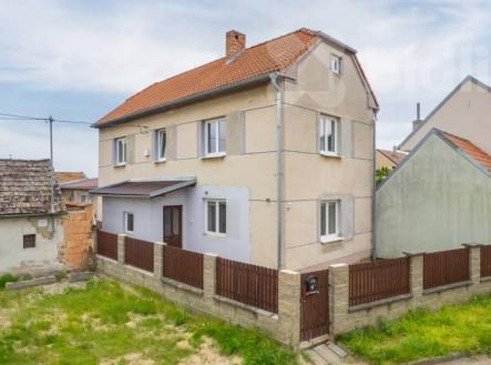 Rodinný dům před rekonstrukcí 4+1, ul. Višňová, Dolní Bojanovice | Prodej - dům/vila, 127 m²