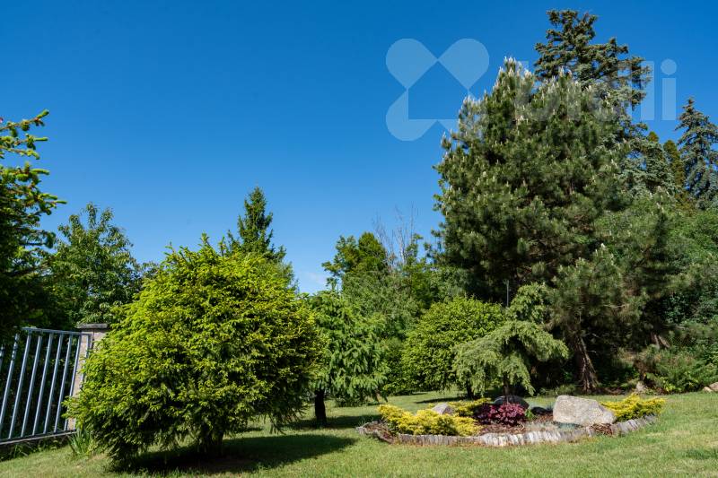 Elegantní rodinný dům uprostřed přírody s moderními technologiemi v Kamenici Ládví