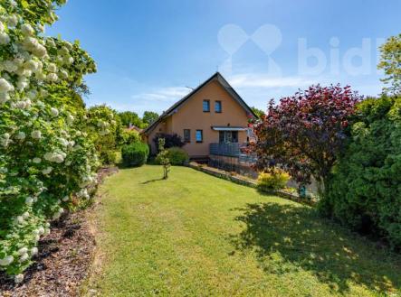 Elegantní rodinný dům uprostřed přírody s moderními technologiemi v Kamenici Ládví | Prodej - dům/vila, 214 m²