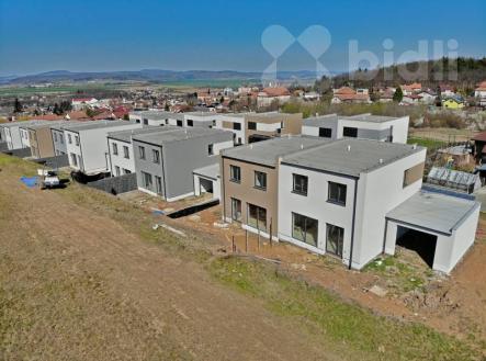 Prodej řadového rodinného domu 5+kk, s pozemkem 499 m2 - Hořovice, okres Beroun | Prodej - dům/vila, 126 m²