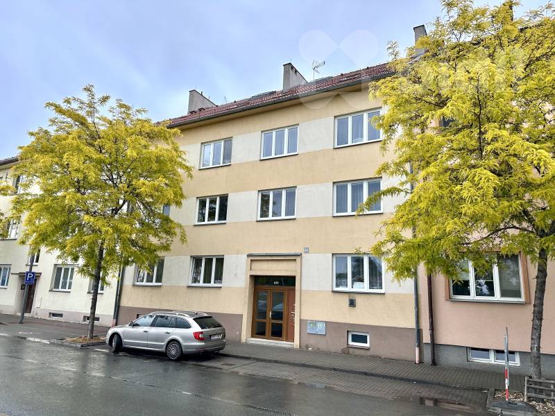 Prodej prostorného bytu 3+1 80 m2 s balkonem - Chrudim, ul. Čs. armády