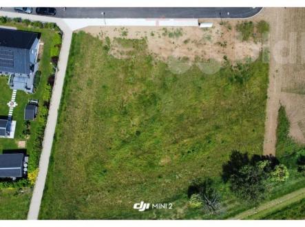 Prodej stavebního pozemku v atraktivní lokalitě - Buštěhrad, okr. Kladno | Prodej - pozemek pro bydlení, 700 m²