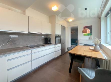 Prostorný byt 3+1/ lodžie, 74 m2, po kompletní rekonstrukci - Středokluky | Prodej bytu, 3+1, 74 m²