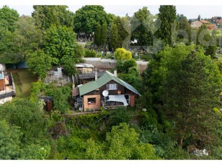 Prodej 2/3 chaty s krásným výhledem v Praze - Slivenci | Prodej - chata/rekreační objekt, 68 m²