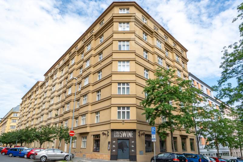 Citlivě zrekonstruovaný byt 3+kk u metra A k pronájmu